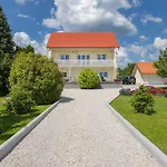 Lejlighed Auf Grossem Gartengrundstueck By Interhome