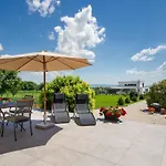Lejlighed Auf Grossem Gartengrundstueck By Interhome *