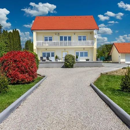 Auf Grossem Gartengrundstueck By Interhome *