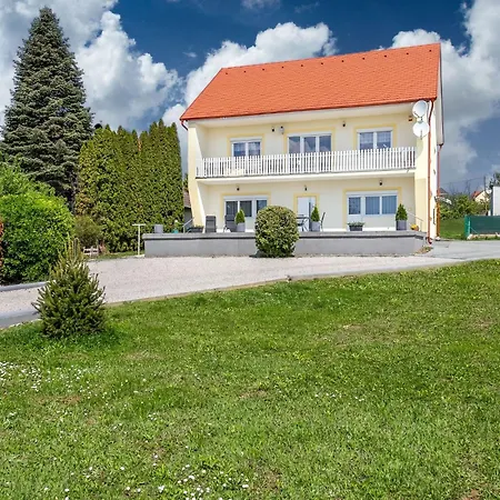 Auf Grossem Gartengrundstueck By Interhome