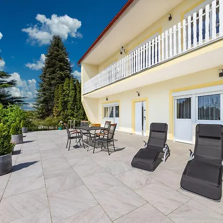 Apartment Auf Grossem Gartengrundstueck By Interhome