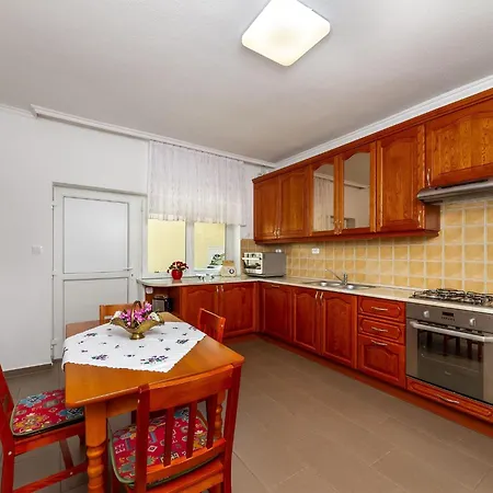 Auf Grossem Gartengrundstueck By Interhome Apartament *