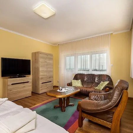 Auf Grossem Gartengrundstueck By Interhome Apartament