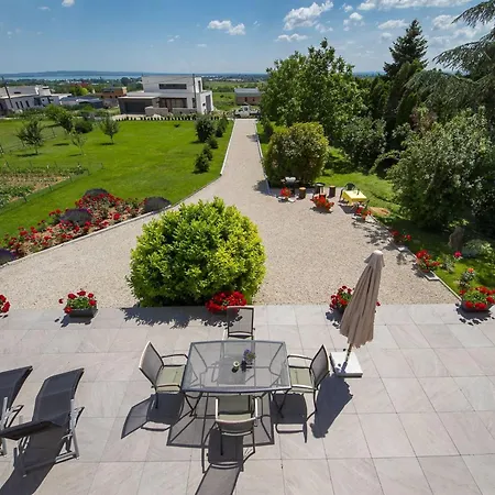 Apartment Auf Grossem Gartengrundstueck By Interhome Cserszegtomaj