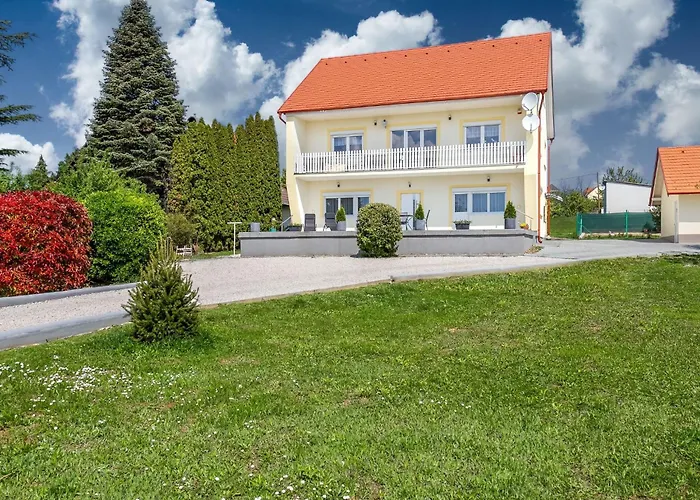 Auf Grossem Gartengrundstueck By Interhome