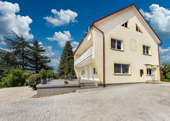 Auf Grossem Gartengrundstueck By Interhome Lejlighed