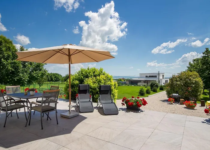 Lejlighed Auf Grossem Gartengrundstueck By Interhome *